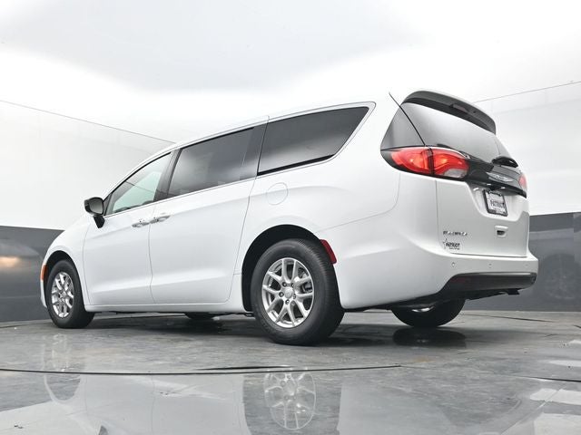 2027 Chrysler Pacifica LX