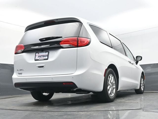2027 Chrysler Pacifica LX