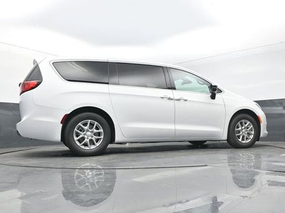 2027 Chrysler Pacifica LX