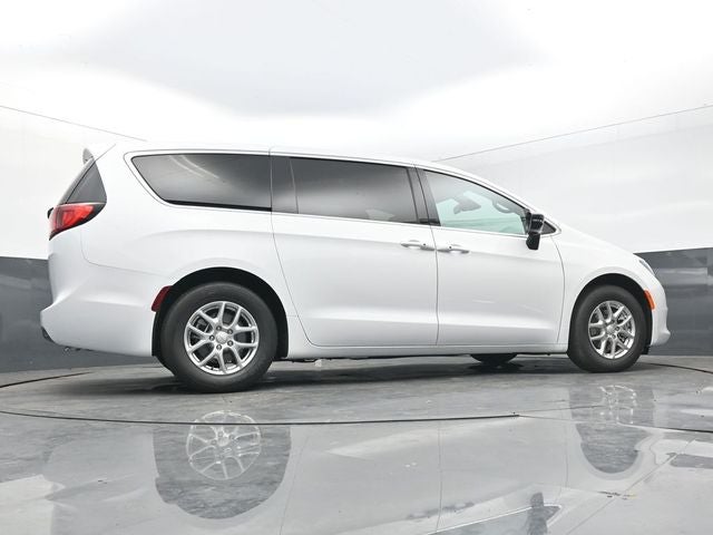 2027 Chrysler Pacifica LX
