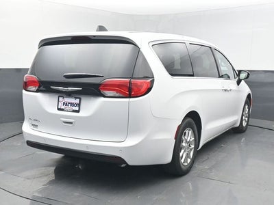 2027 Chrysler Pacifica LX