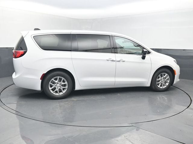 2027 Chrysler Pacifica LX