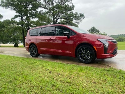 2027 Chrysler Pacifica Limited