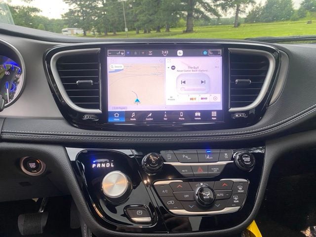 2027 Chrysler Pacifica Limited