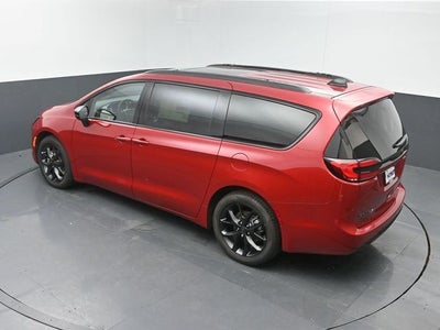 2027 Chrysler Pacifica Limited