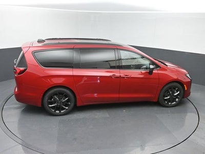 2027 Chrysler Pacifica Limited