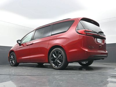2027 Chrysler Pacifica Limited