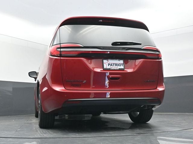 2027 Chrysler Pacifica Limited