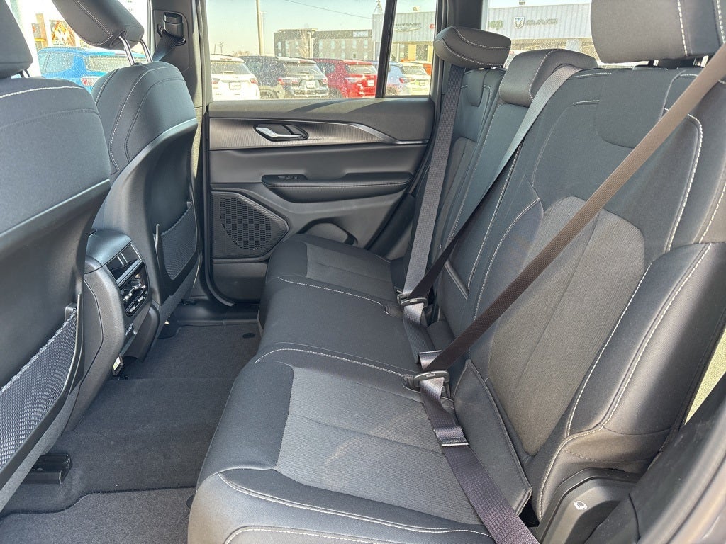 2026 Jeep Grand Cherokee Laredo