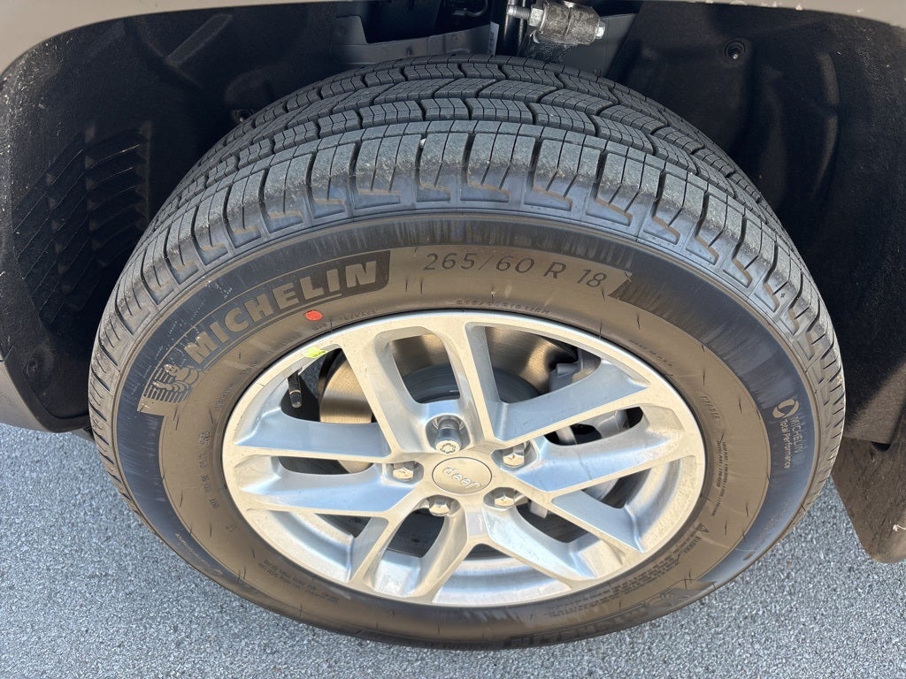 2026 Jeep Grand Cherokee Laredo