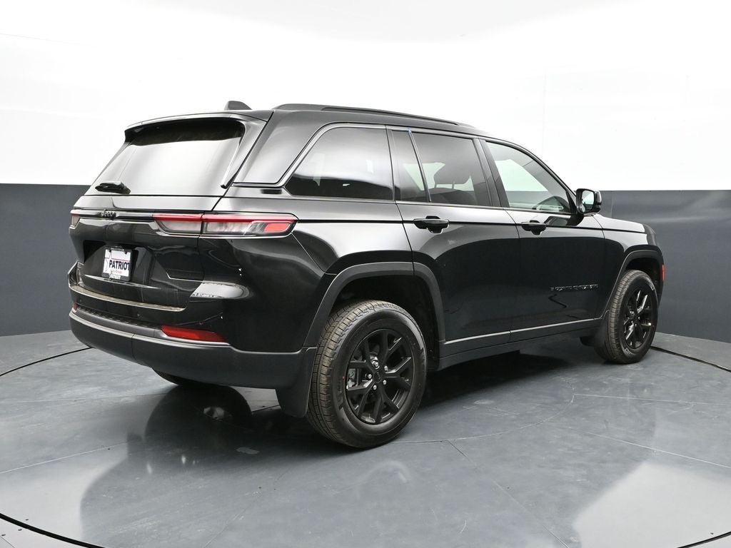 2026 Jeep Grand Cherokee Laredo