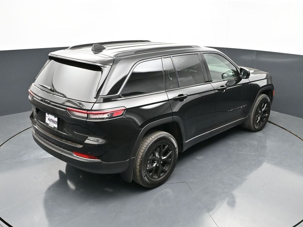 2026 Jeep Grand Cherokee Laredo