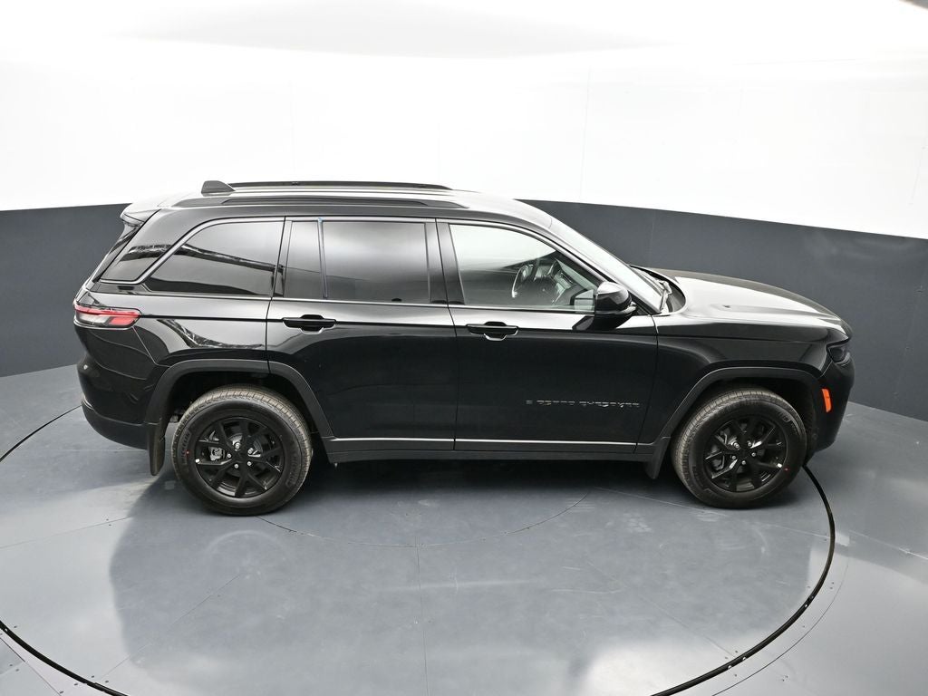 2026 Jeep Grand Cherokee Laredo