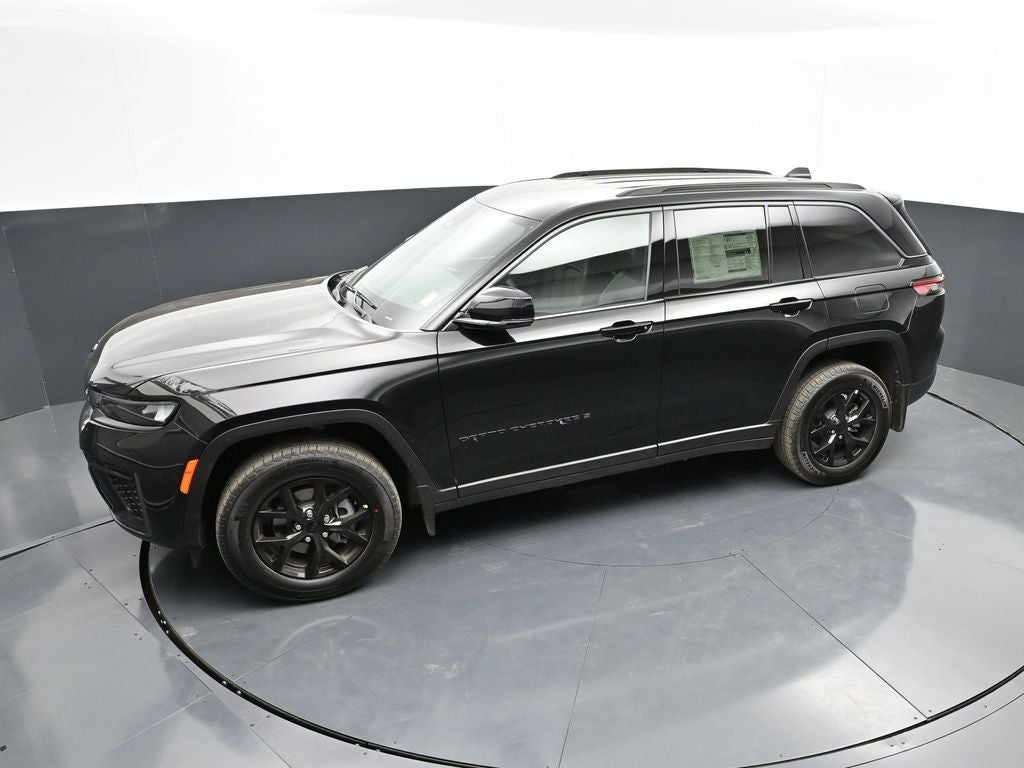 2026 Jeep Grand Cherokee Laredo