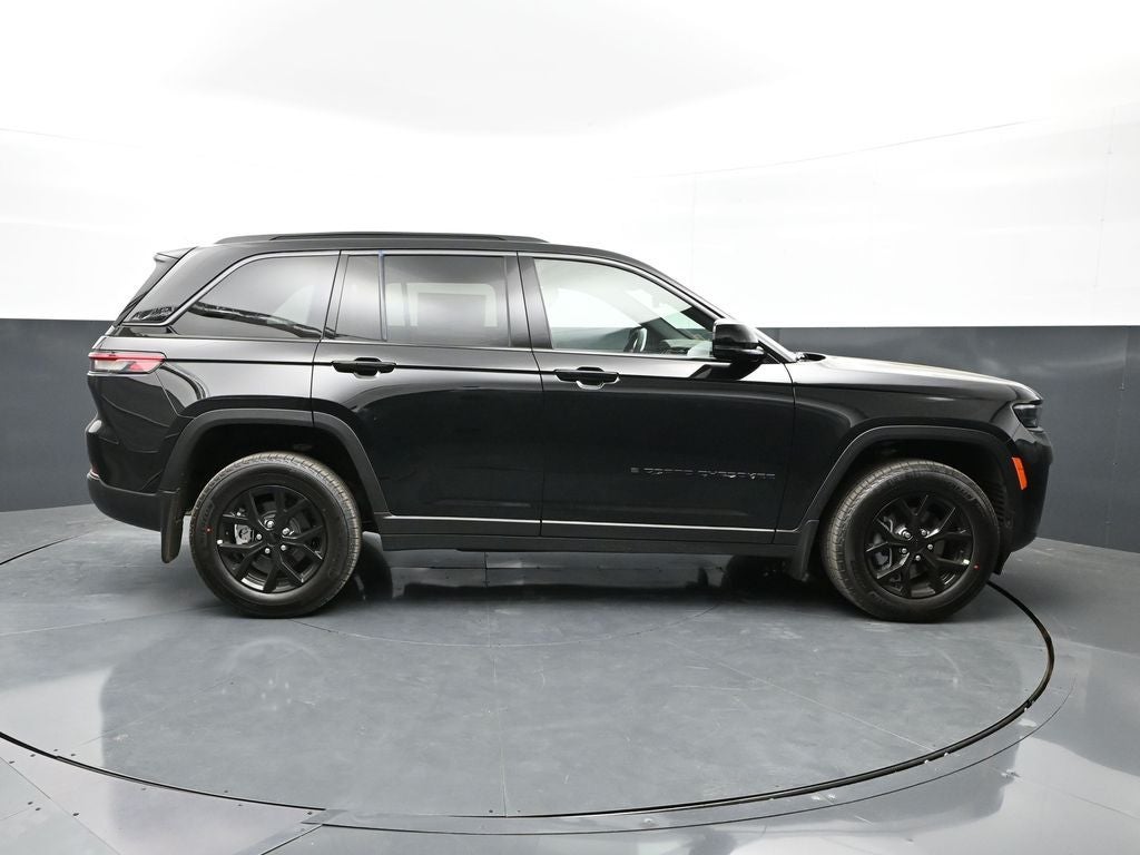 2026 Jeep Grand Cherokee Laredo