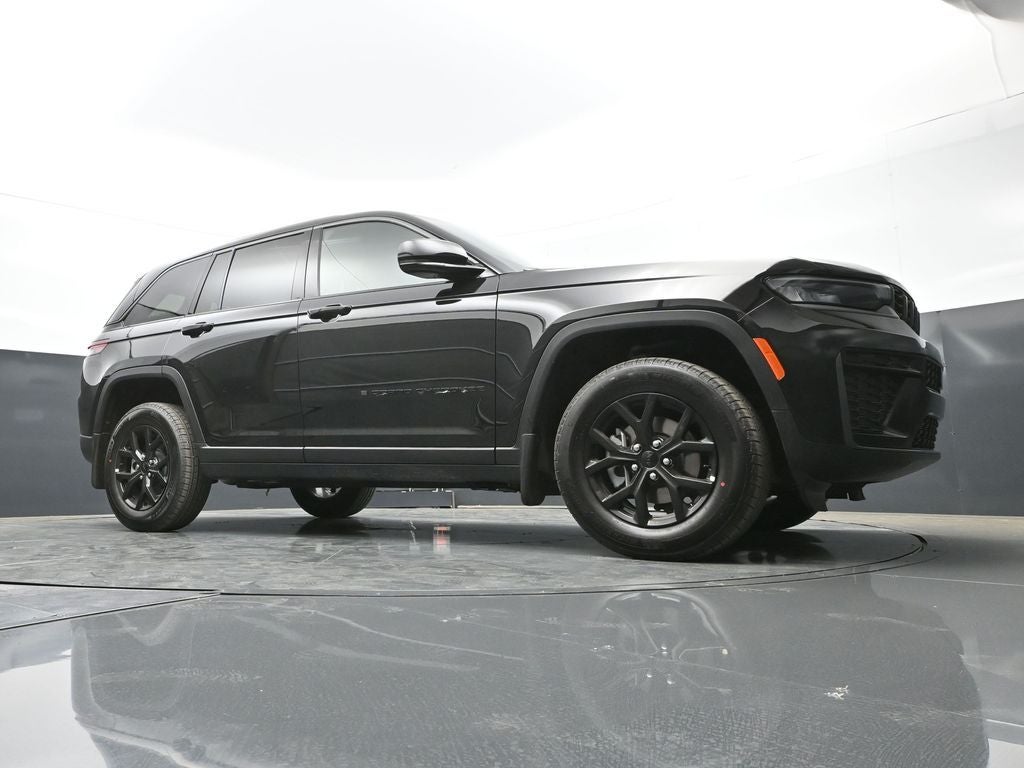 2026 Jeep Grand Cherokee Laredo