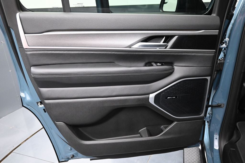 2026 Jeep Grand Wagoneer 4x2