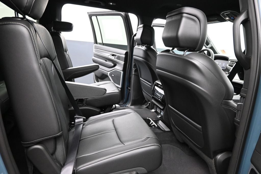 2026 Jeep Grand Wagoneer 4x2