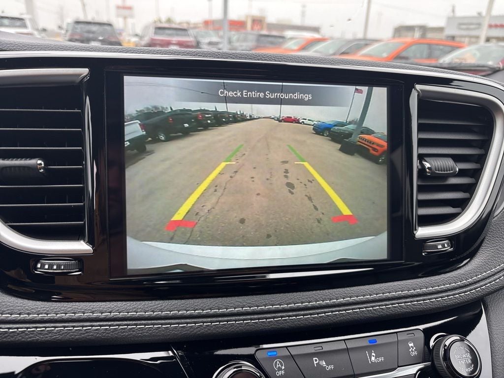 2026 Chrysler Pacifica Select