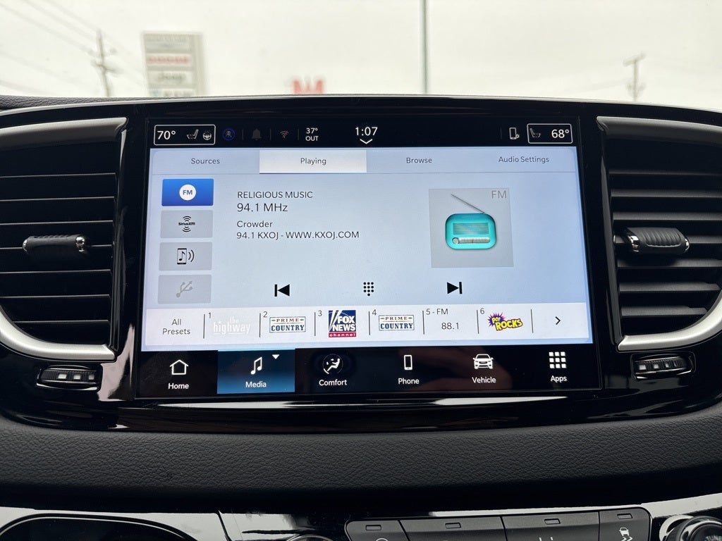 2026 Chrysler Voyager LX