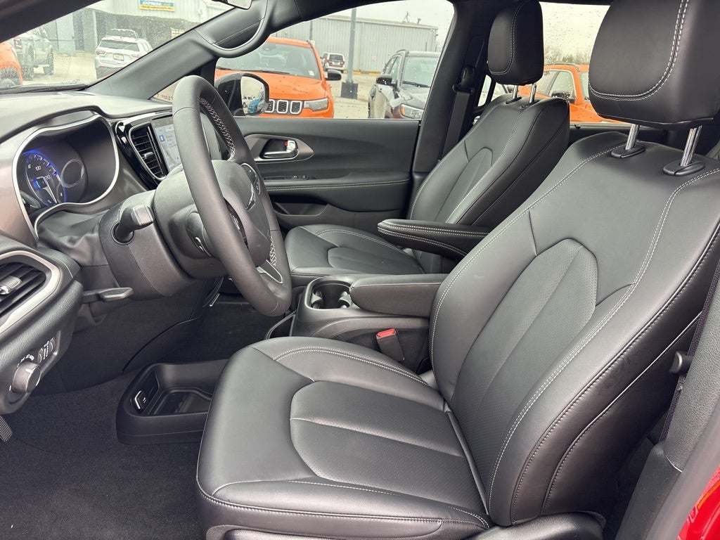 2026 Chrysler Voyager LX