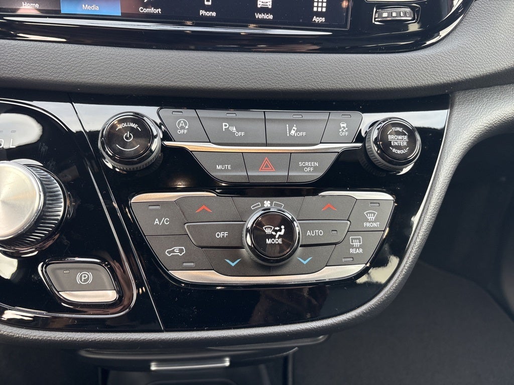 2026 Chrysler Voyager LX