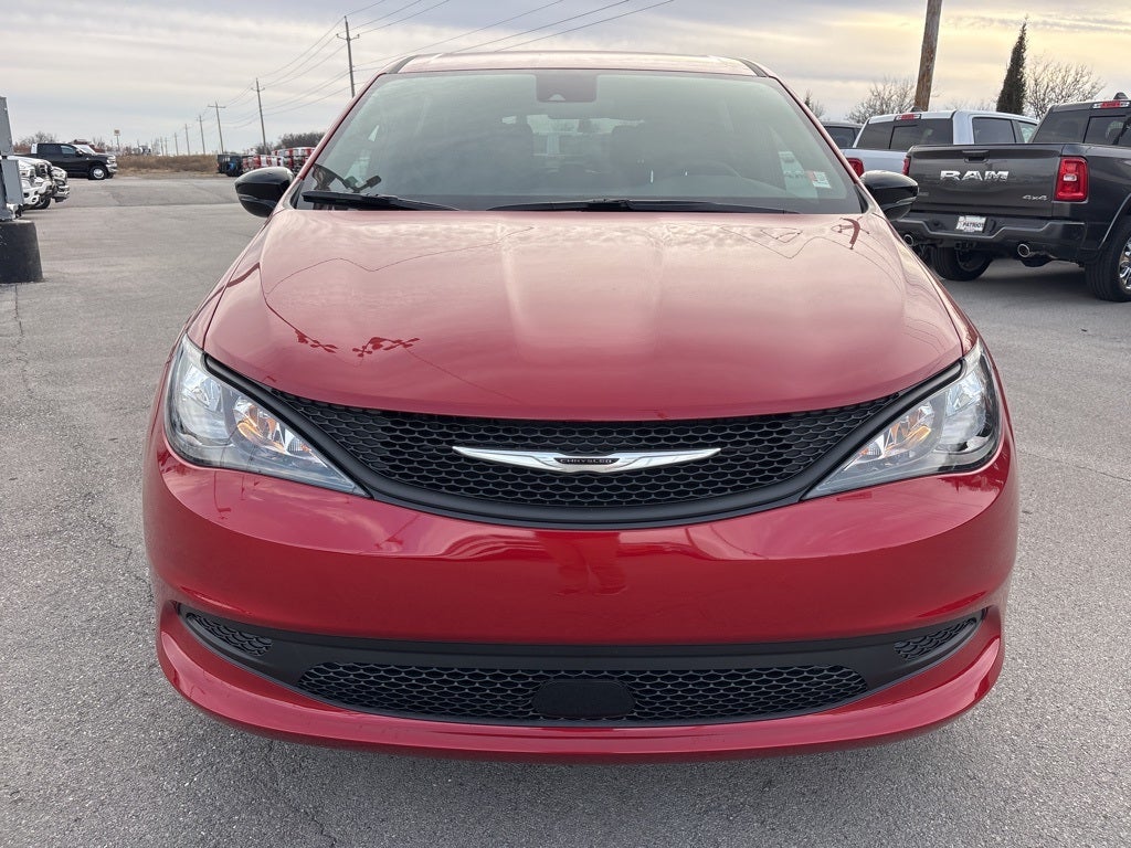 2026 Chrysler Voyager LX